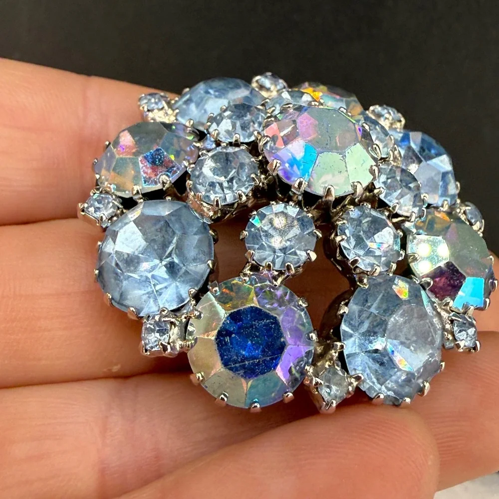 Vintage Weiss Brooch Blue Aurora Borealis Rhinestone Domed
